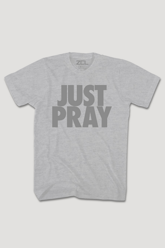 Just Pray Tee (grijs logo)