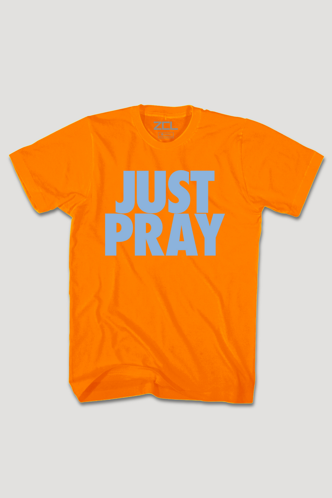 Just Pray Tee (poederblauw logo)