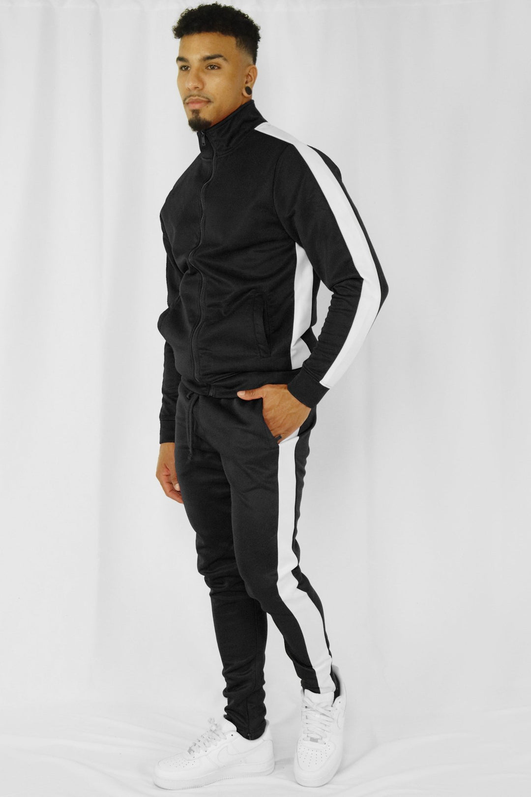 Outside Solid One Stripe Track Pants (Black - White) - Zamage