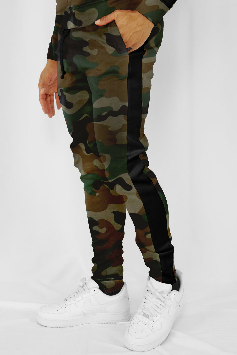 Camo Zwarte Trainingsbroek (Woodland) (100-413)